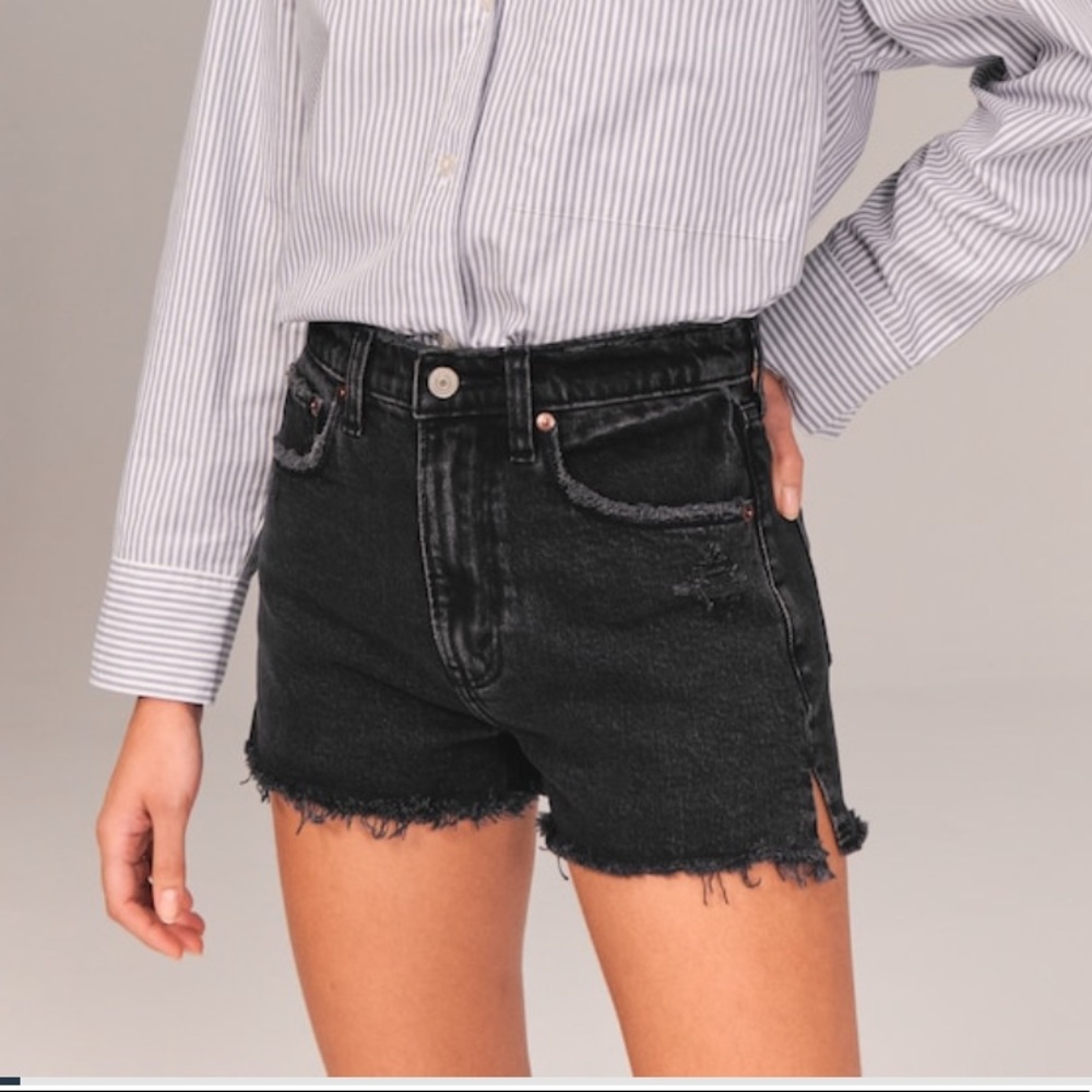 Abercrombie & Fitch High Rise Mom Short in Black